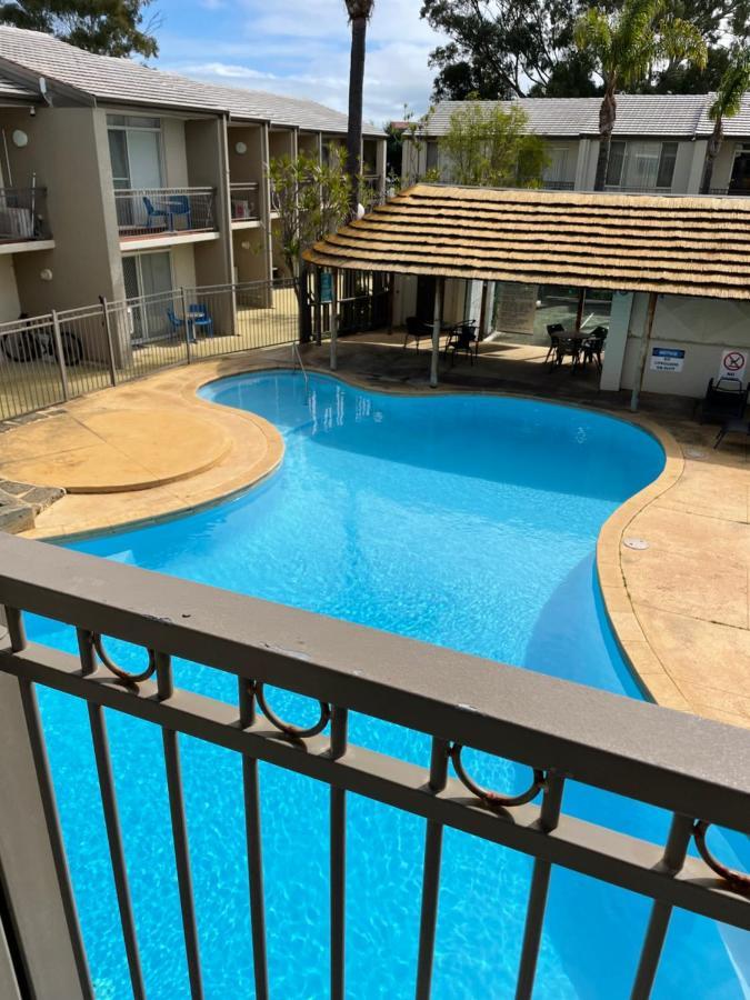 Hotel Tranquility à Mandurah Extérieur photo